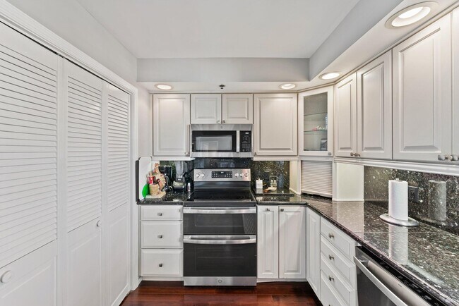 Building Photo - 100 S Beach Rd