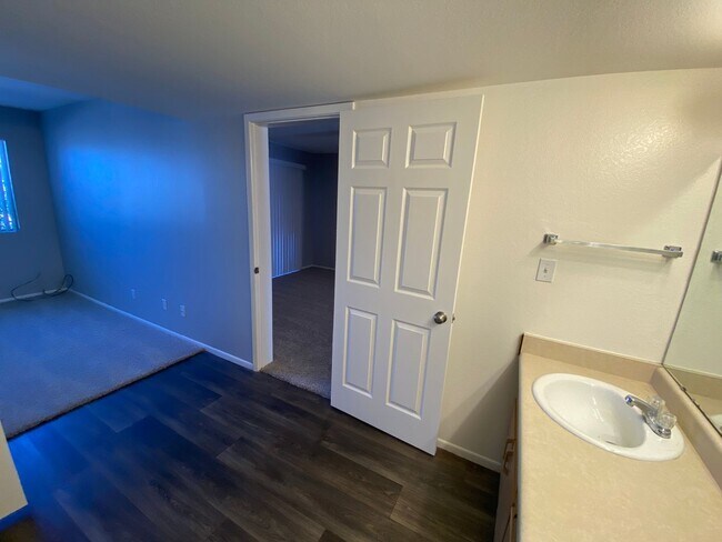 Building Photo - 2 bedroom 2 bath Condo near ASU