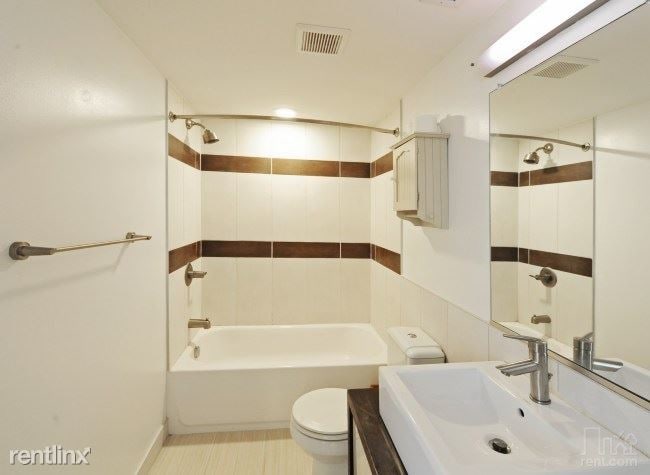 Building Photo - 1709 E Clay St