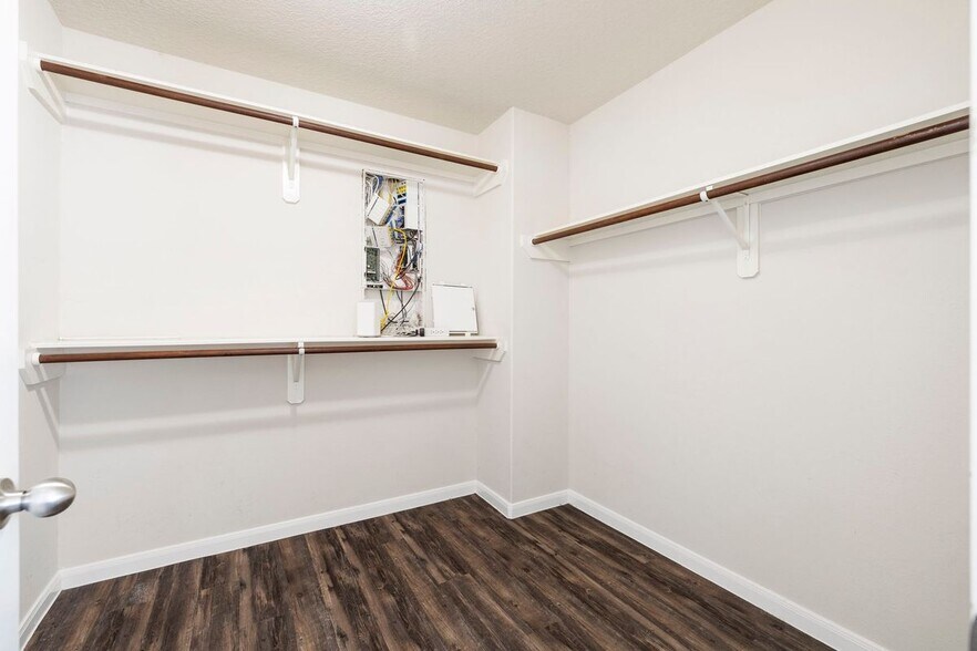 Building Photo - 26122 Parkman Grove Dr