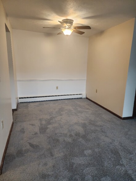 Building Photo - 201 Rose Ln St SE