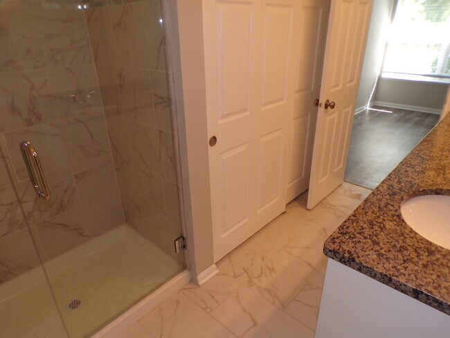 Building Photo - 1053 Woodhill Ct