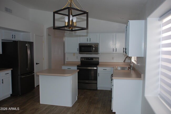 Building Photo - 249 W Grovers Ave