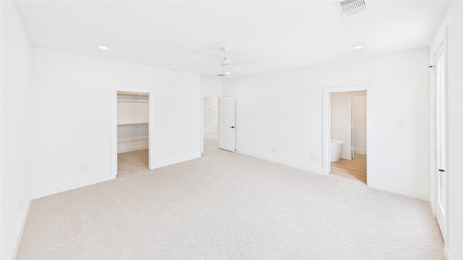 Building Photo - 9609 Valeca Dr