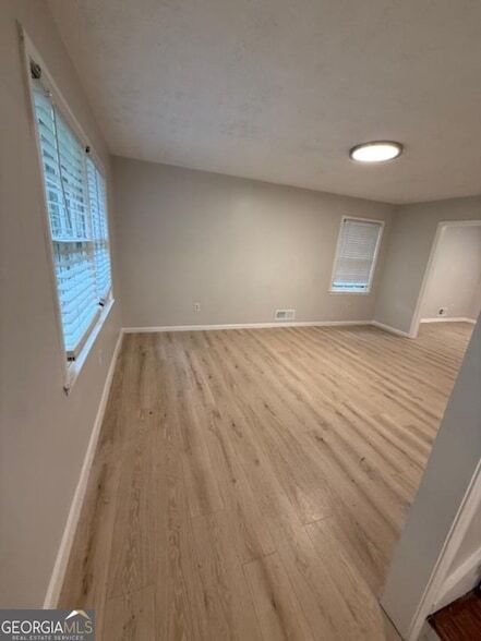 Building Photo - 977 Bramwell Ln