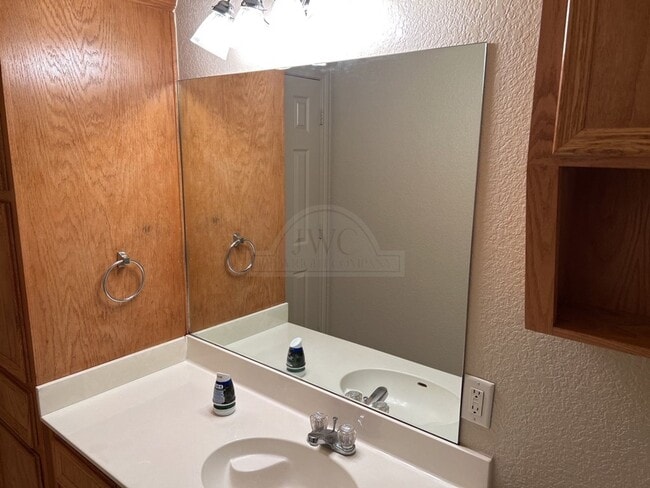 Building Photo - 4704 Pennington Ave