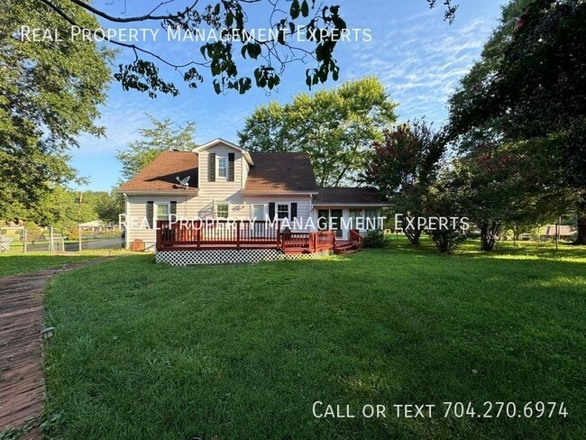 Building Photo - 6008 Mallard Dr