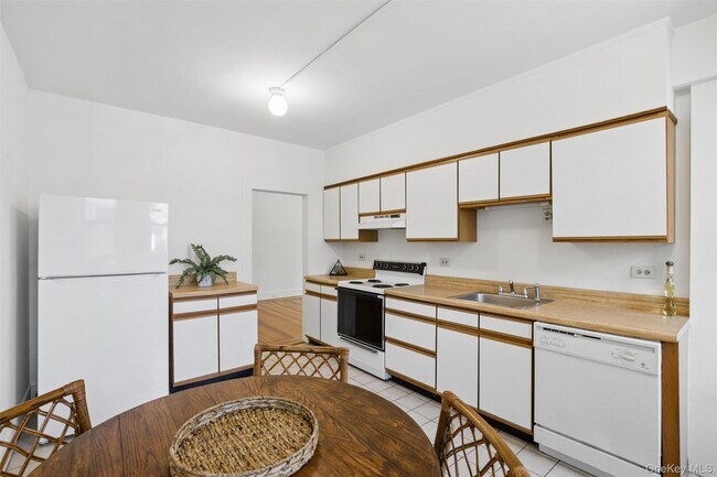 Building Photo - 208 Wheatley Rd