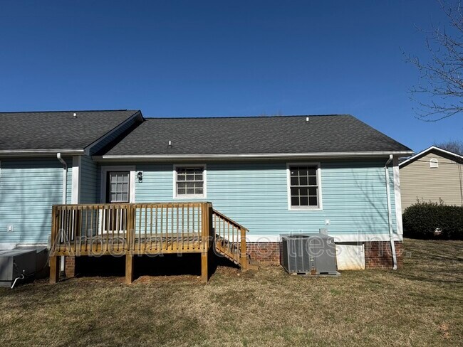 Building Photo - 117 Rowe Ln