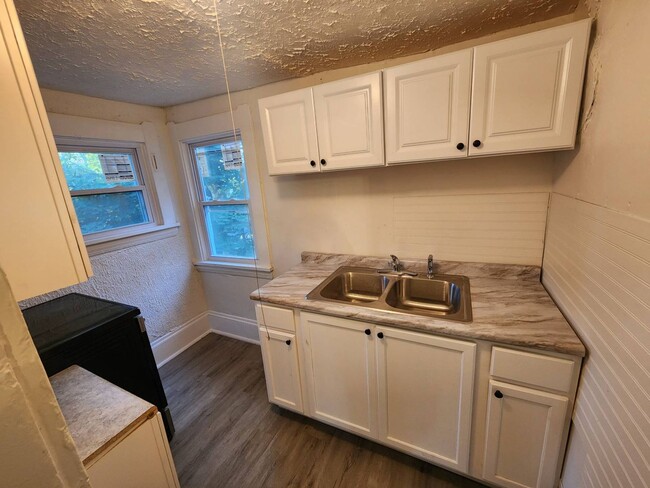 Building Photo - 2186 E 89th St