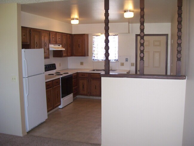 Building Photo - Building 5, 250-256 Applewood Ct.