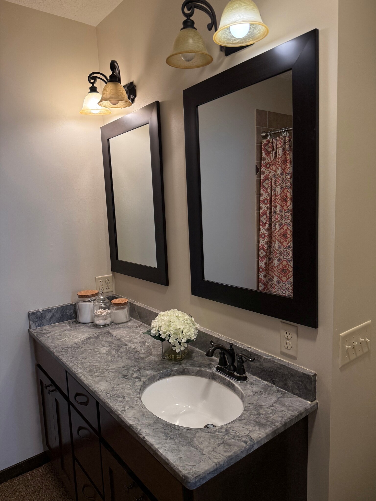 master ensuite with granite counters - 98 Tribute Ave