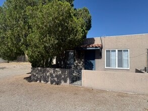 Building Photo - Townhome For Rent