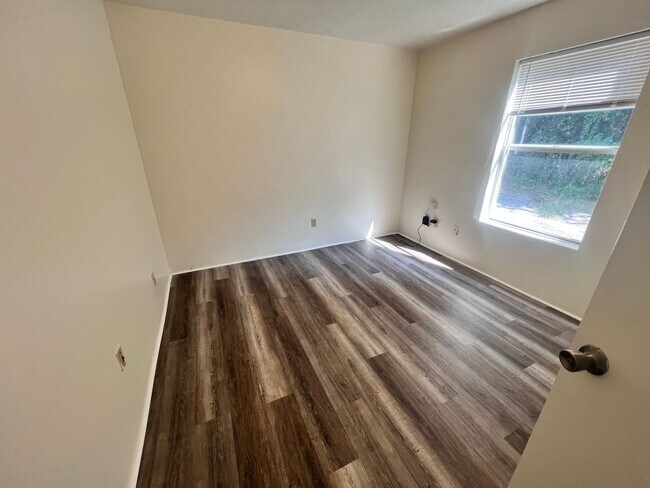 Building Photo - Blacksburg, 4 BR / 2.5 BA Townhouse, Available August