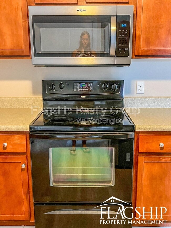 Building Photo - 2313 Sadler Dr