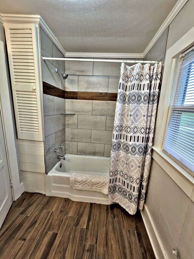 Building Photo - HOUSE FOR RENT - COURTLAND