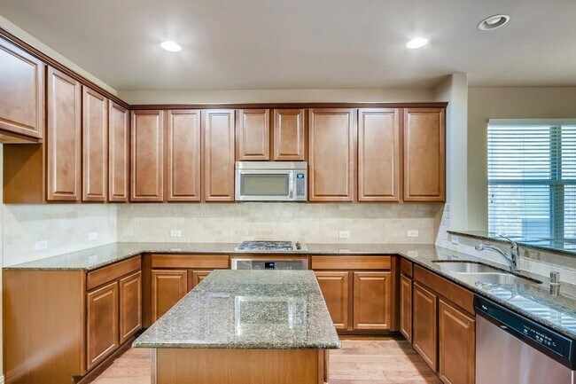 Building Photo - 2753 Calmwood Dr