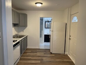 Building Photo - Looking for a cozy and charming apartment ...