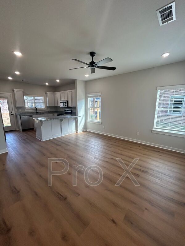 Building Photo - 621 Cosmos St