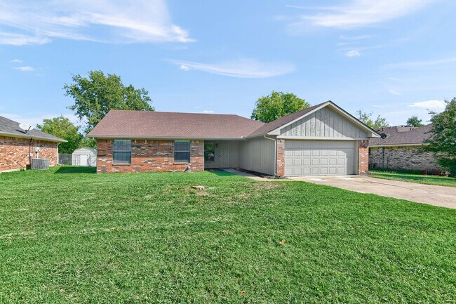 Primary Photo - 3505 S Carolina Dr
