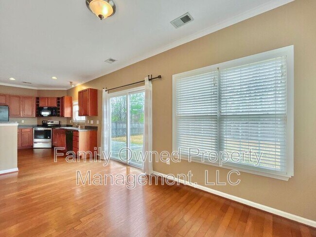 Building Photo - 320 Burton Ct