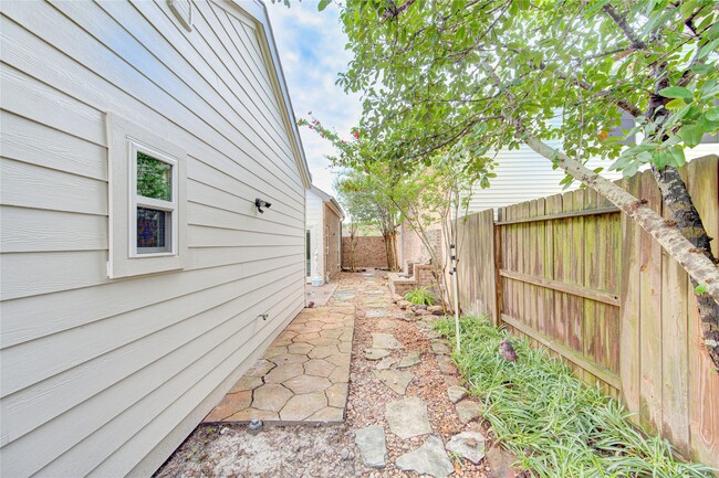 Building Photo - 14207 Stokesmount Dr