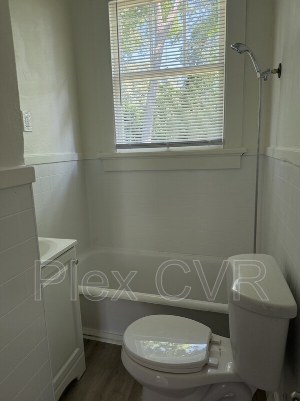 Building Photo - 2711 Pecan St