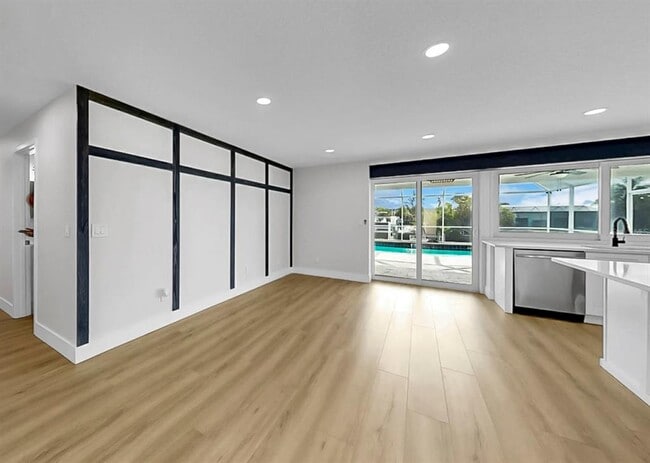 Building Photo - 6515 Santiago Ct