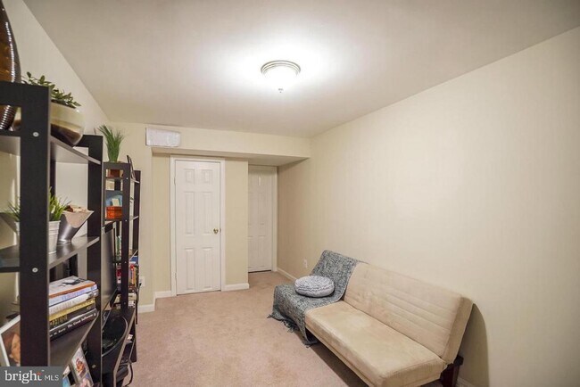 Building Photo - 230 Evans Ln