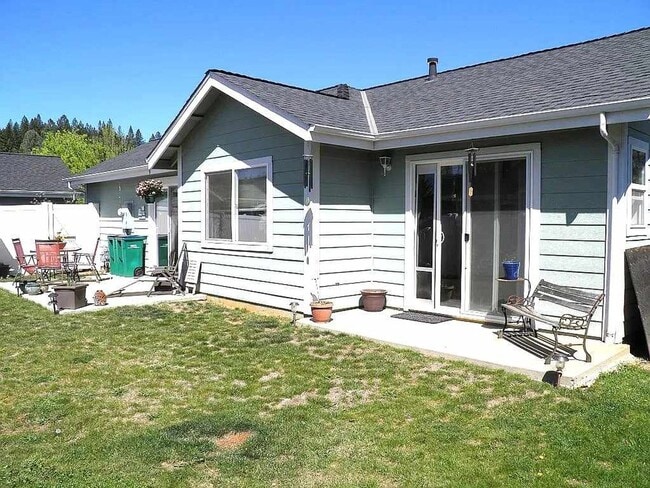 Building Photo - 2 bedroom, 2 bath in Grass Valley, CA