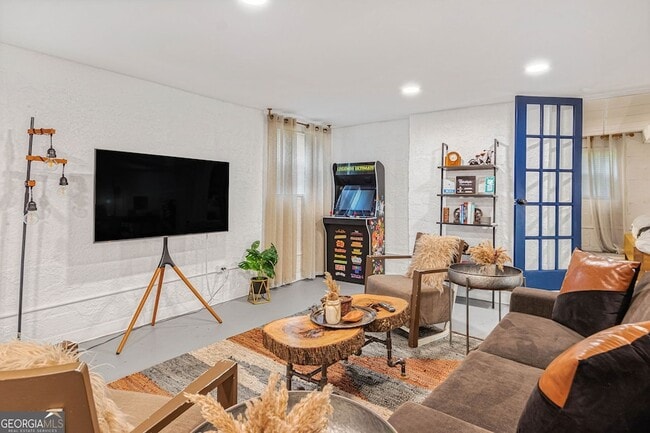 Building Photo - 2100 Cascade Rd