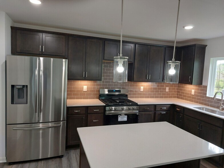 Building Photo - 9153 Dogwood Ln