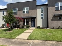 Building Photo - 2425 Chinook Wy