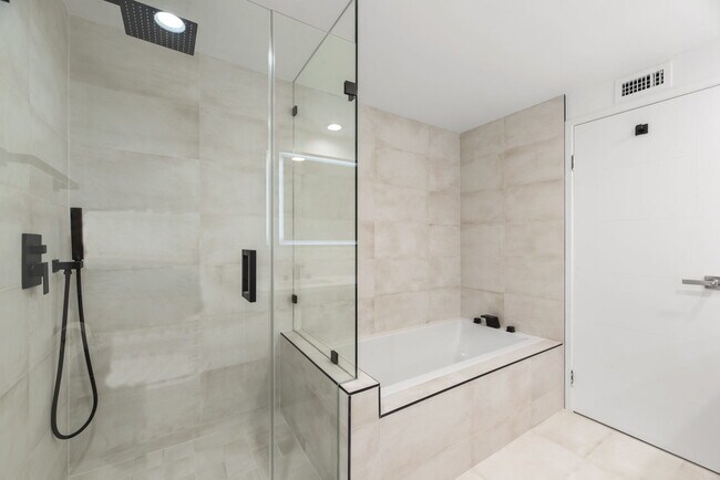 Building Photo - 1118 3rd St