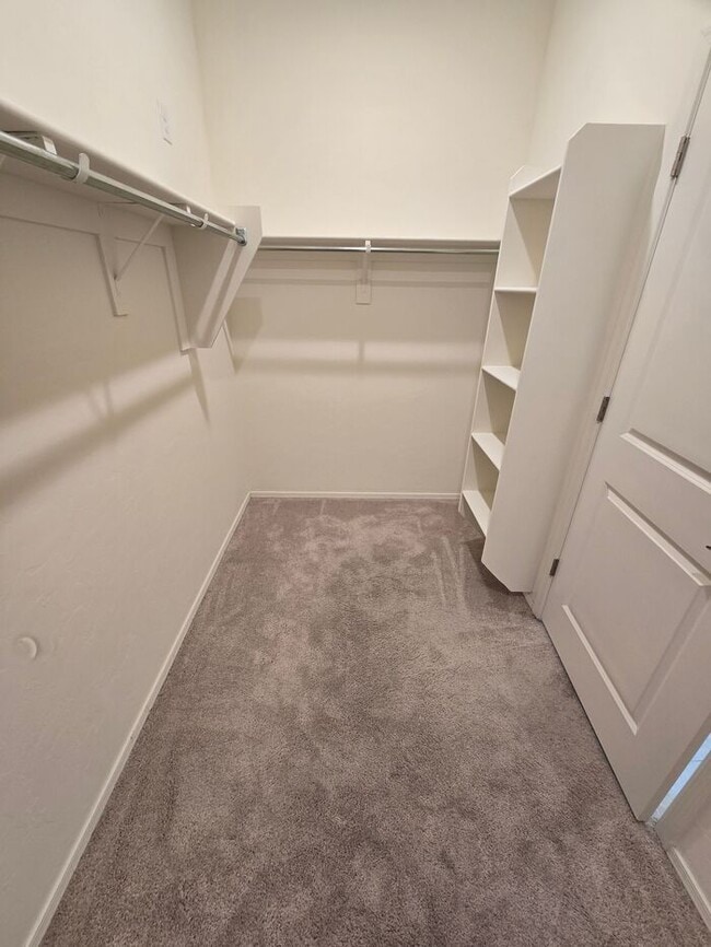 Building Photo - Freshly updated 3 bedroom/ 2 bath Home