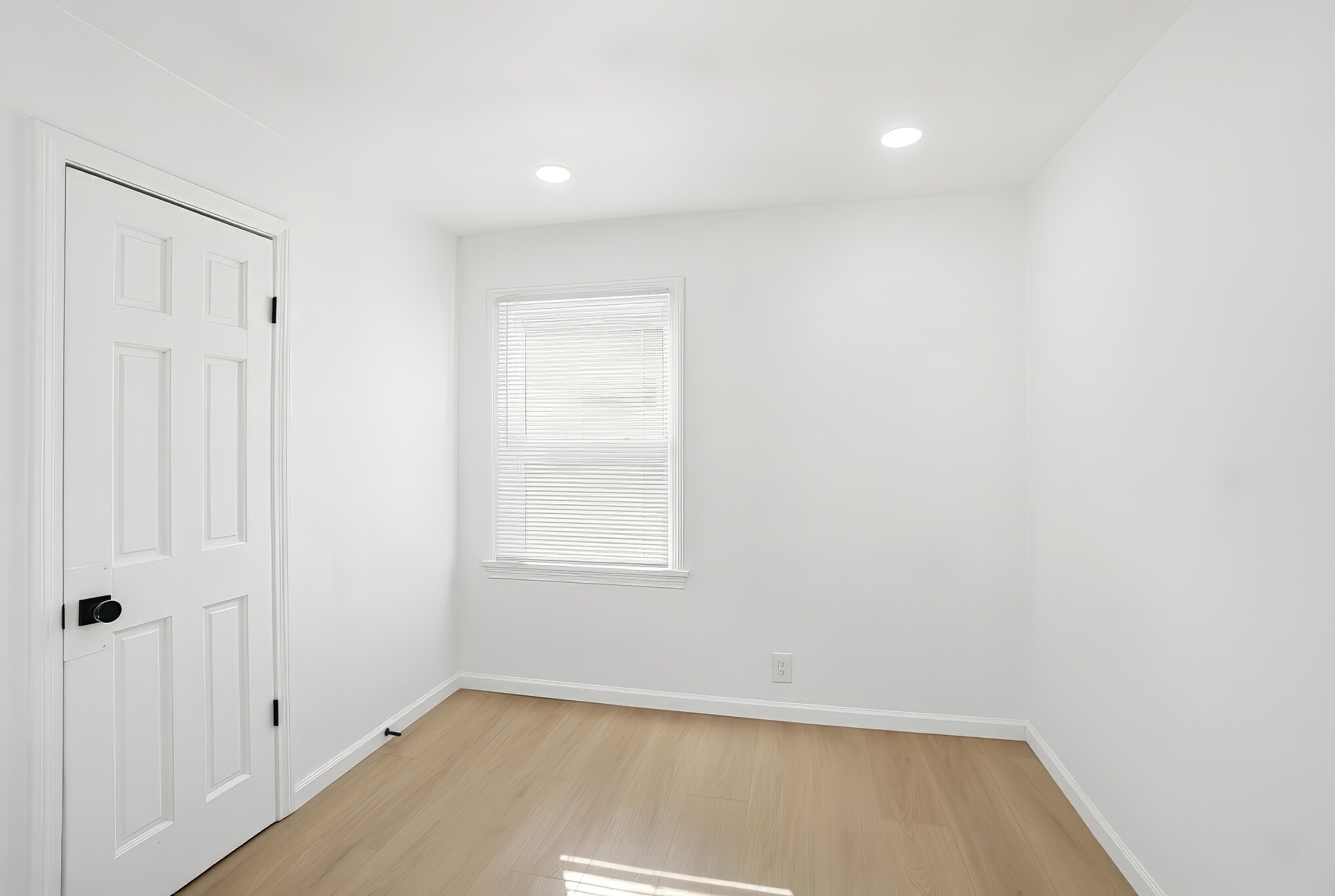 Building Photo - 509 N Rosedale Ave