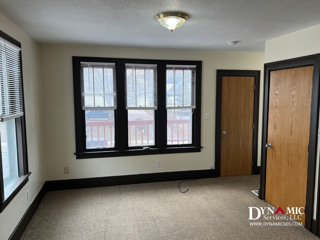 Building Photo - Upper Level 2 Bedroom, 1 Bathroom Duplex - Tenant Pays ALL Utilities