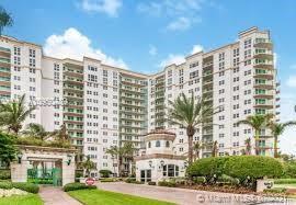 Building Photo - 19900 E Country Club Dr