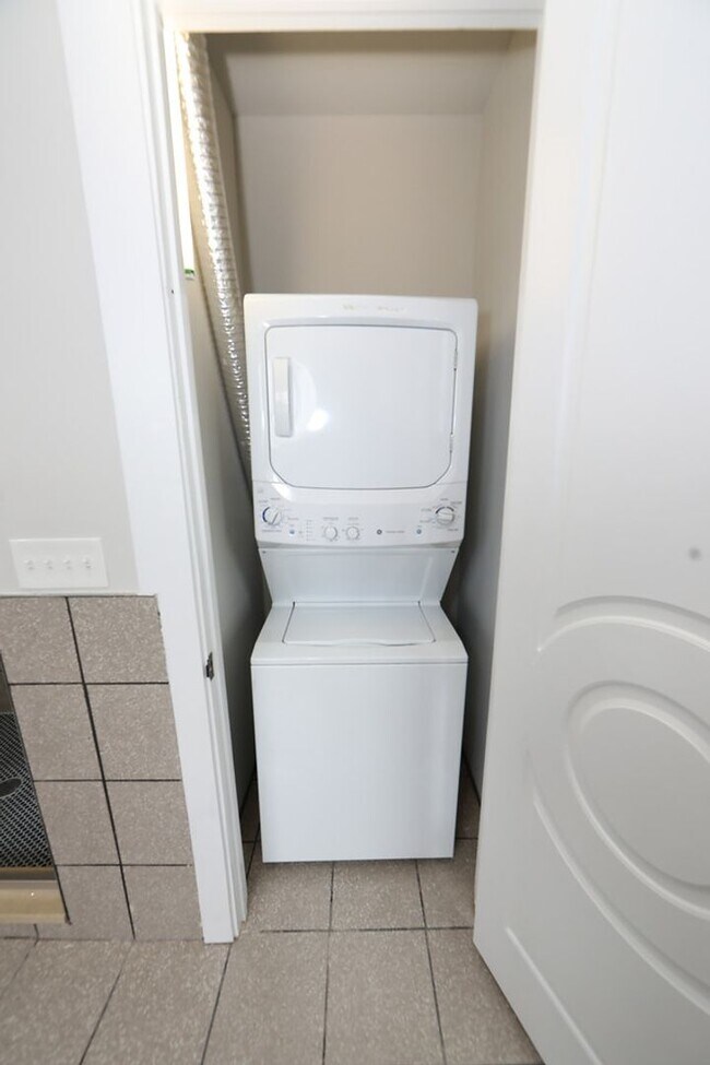 Interior Photo - 1817-21 E Venango St.