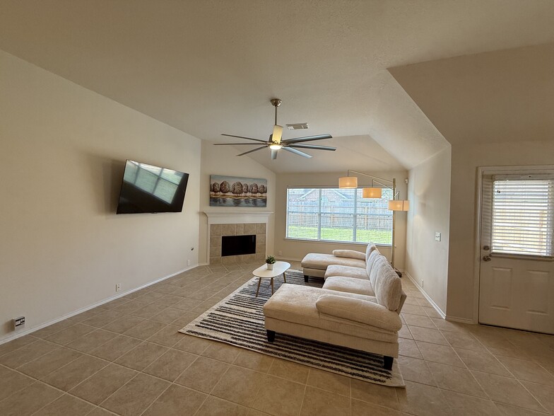 Building Photo - 9010 Heather Springs Dr