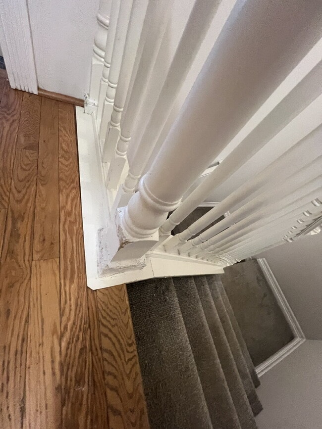 Building Photo - 3 Bedroom Townhome