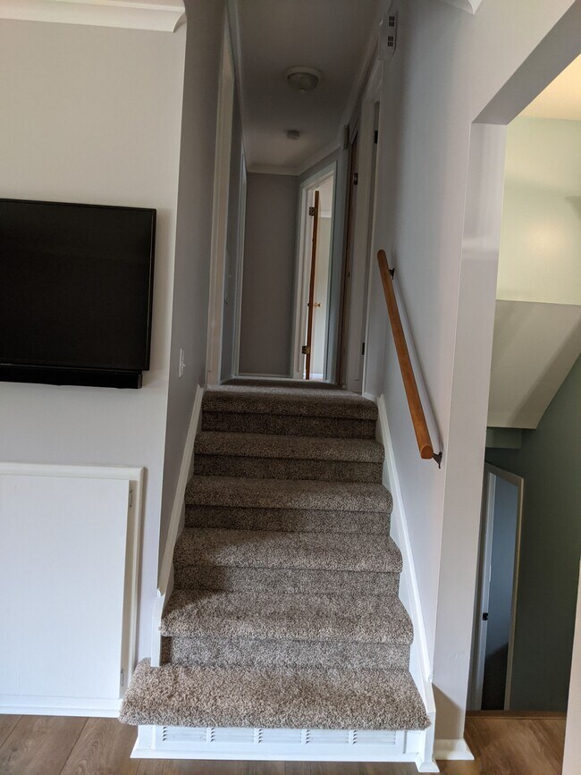 Building Photo - 812 N Mansfield St