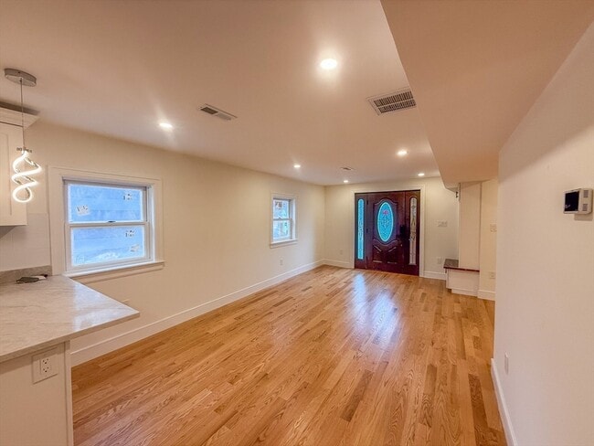 Building Photo - 405 North Ave