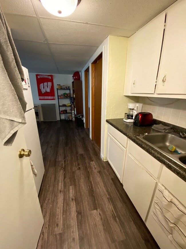 Building Photo - 3 Bedroom Near Campus