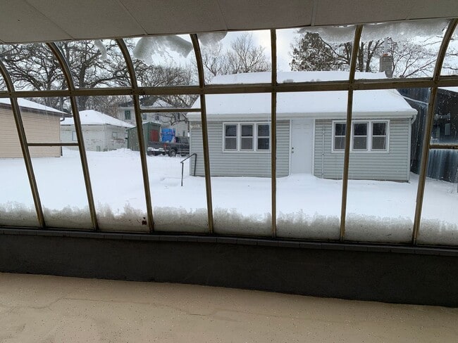 Building Photo - Charming Single Family Home