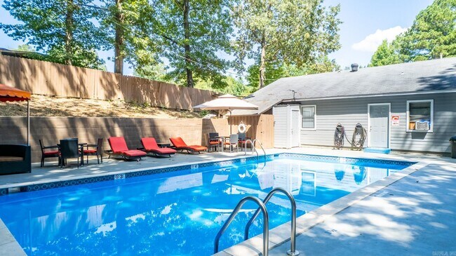 Building Photo - 1309 Country Oaks Dr