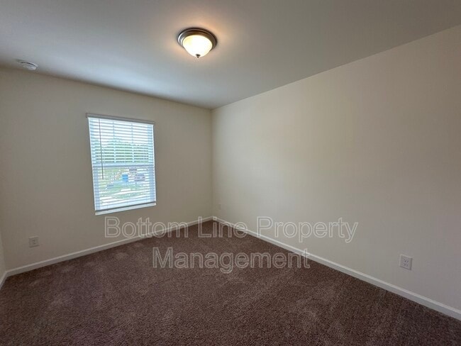 Building Photo - 5278 Maynard Hl Dr