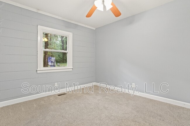 Building Photo - 716 Woodland Rd