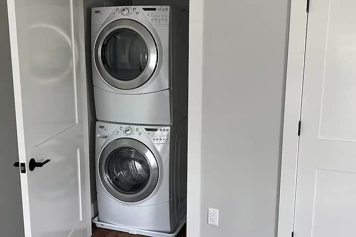 Building Photo - 222 Brookview Dr