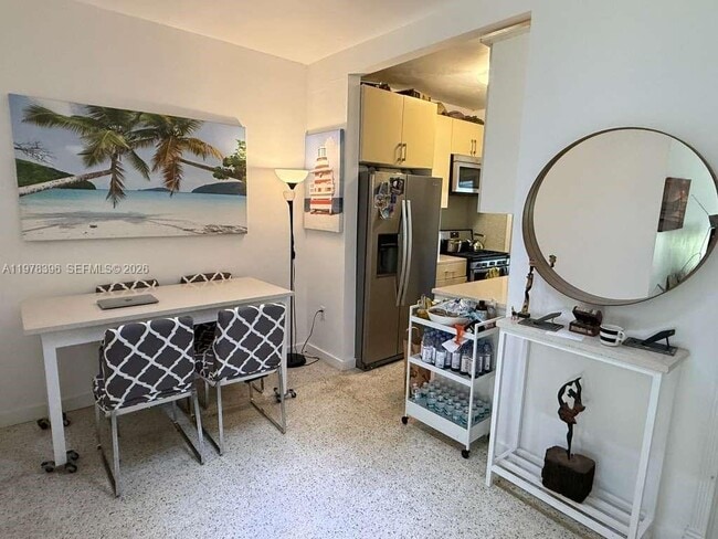 Building Photo - 8420 Byron Ave